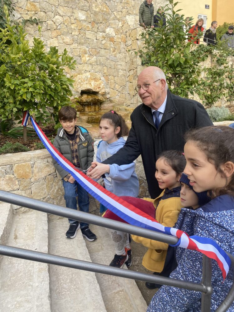 Cutting the ribbon_Inauguration place Charles Minetti 5 Cutting the Ribbon